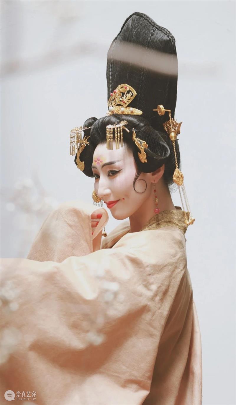 最会跳舞的“谋女郎”、丽人行原版C位...人气舞者齐聚,带你展开一场时空之旅 视频资讯 SIDCT 舞者 人气 丽人行 谋女郎 原版 时空 李超 编导 作品 卡冈 崇真艺客